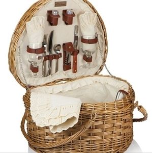 Picnic Time Heart Basket NWT! Vintage